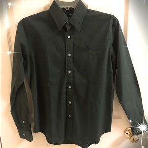 Long sleeve button down shirt, with buttoned cuffs